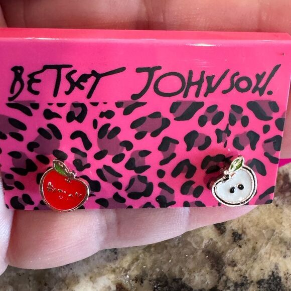 EARRINGS! Betsey Johnson Teacher Appreciation Apple Earrings BNWT - Picture 1 of 4